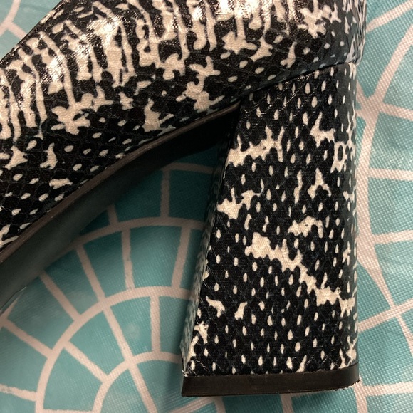 💛TODAY***$23***Chinese Laundry “Rade” faux black and white snakeskin heels. - Picture 1 of 5